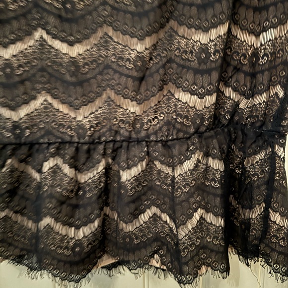 Ann Taylor Loft black lace peplum top.  Size smalll - Picture 5 of 9